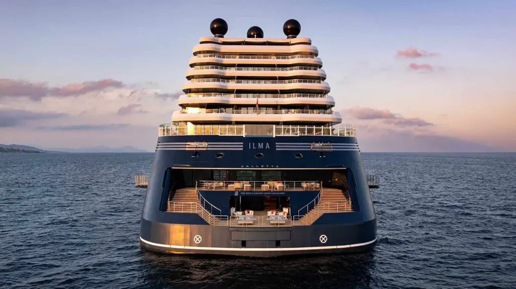 Ritz-carlton-yacht-01